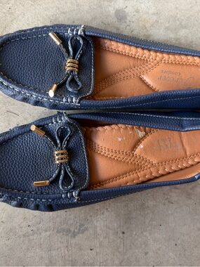 Comfort Slip-On Loafers in Navy with Bow Accent